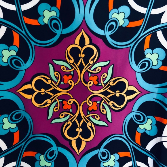 Nicole by Nicole Miller loose fitting, bright top - Picture 5 of 5